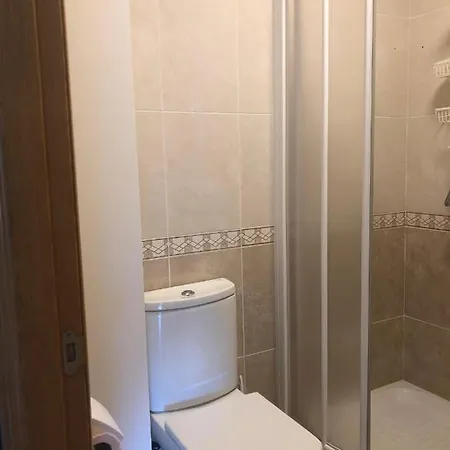 Chalet Con Jardin En Urbanizacion Con Piscina Cerca De *