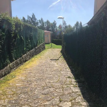 Chalet Con Jardin En Urbanizacion Con Piscina Cerca De