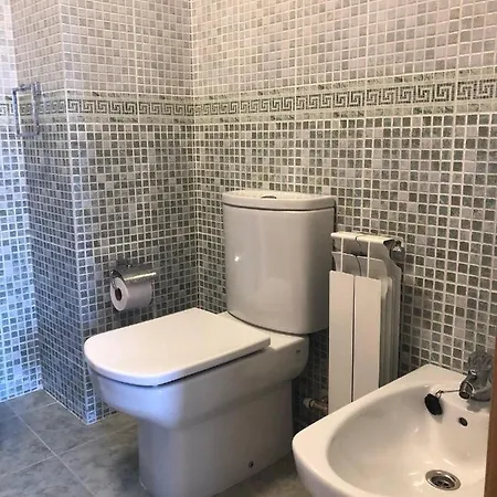 Chalet Con Jardin En Urbanizacion Con Piscina Cerca De Appartement